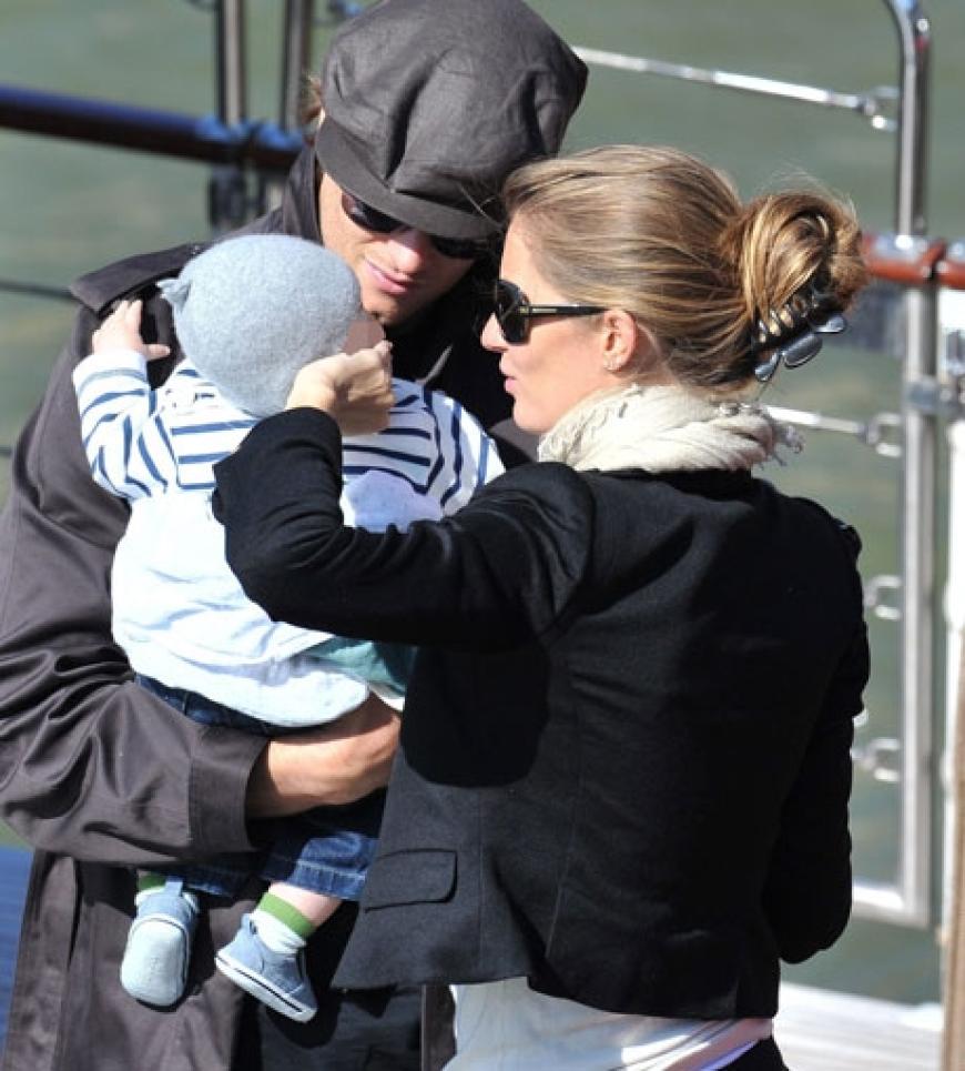 Benjamin wird zweisprachig aufwachsen: Gisele spricht mit ihm portugiesisch, während Tom Brady seinen Sohn auf englisch erzieht