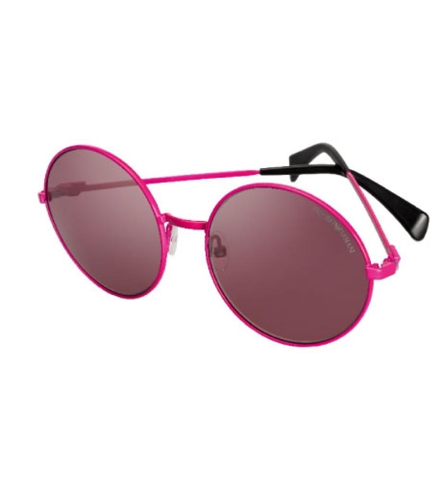 Auch wenn sich die Sonne noch selten zeigt - sichern Sie sich jetzt eine der neuen Sonnenbrillen. Im Sommer sind diese Trendmodelle nämlich ausverkauft!
Runde Sache: Retro-Modell mit schmalem Metallgestell von Emporio Armani, ca. 140 Euro