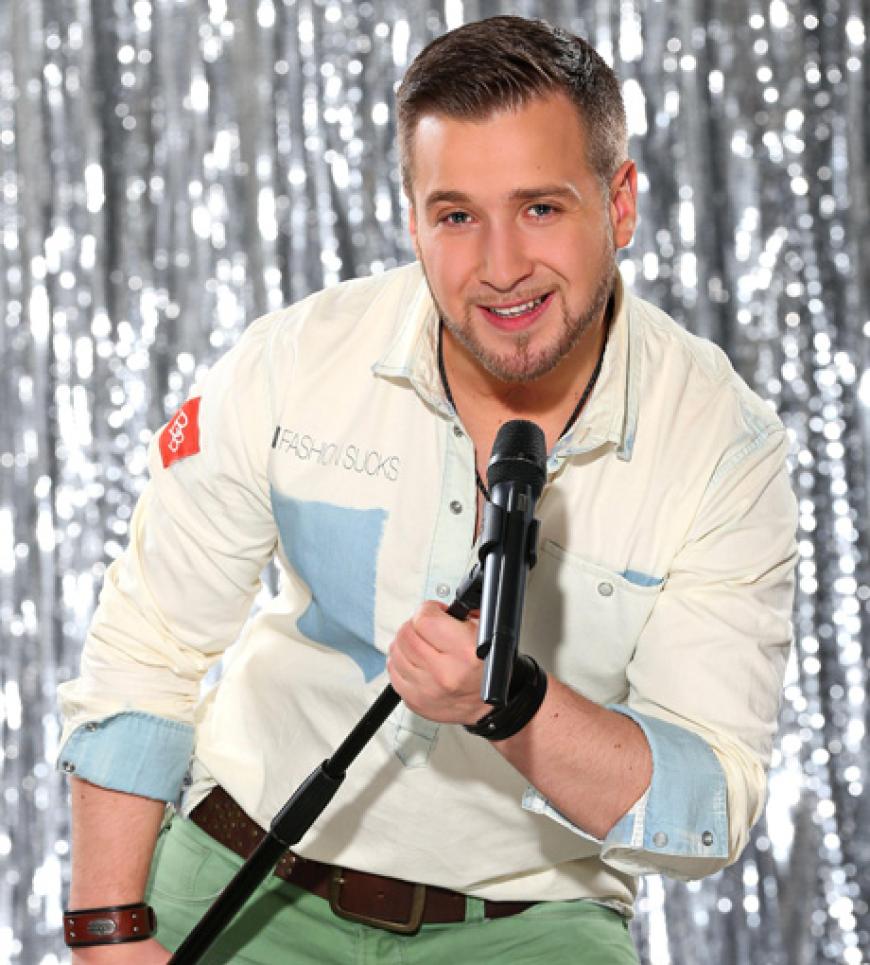 Publikumsliebling Simone Mangiapane, 27, singt einen Song seines Landsmannes Eros Ramazzotti: Der´ Lagerist aus Rottenburg bringt´ âSe Bastasse Una Canzone