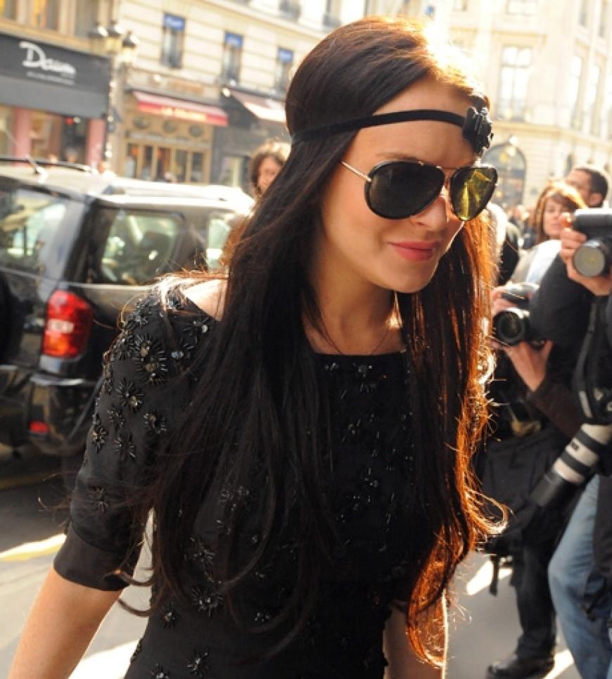 Mit Pilotenbrille unterwegs in Paris: Lindsay Lohan genießt sichtlich das schöne Wetter