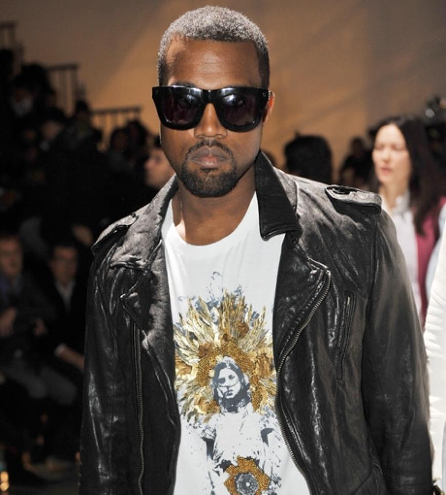 Rapper Kanye West gehört unter seinen amerikanischen Kollegen zu den Bestangezogensten. Eine Sonnenbrille trägt der 32-Jährige sogar in geschlossenen Räumen