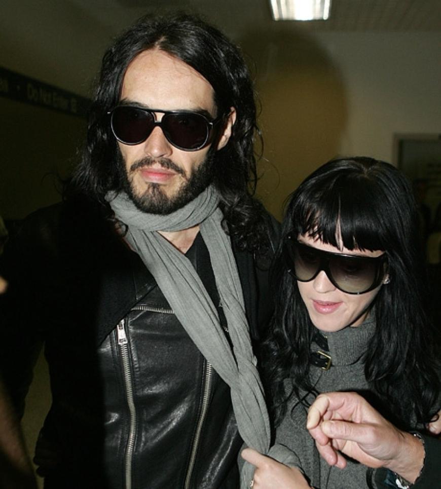 Russell Brand und Katy Perry wollen dieses Jahr noch heiraten. Im Sonnenbrillen-Partnerlook kommen sie am Los Angeles International Airport an