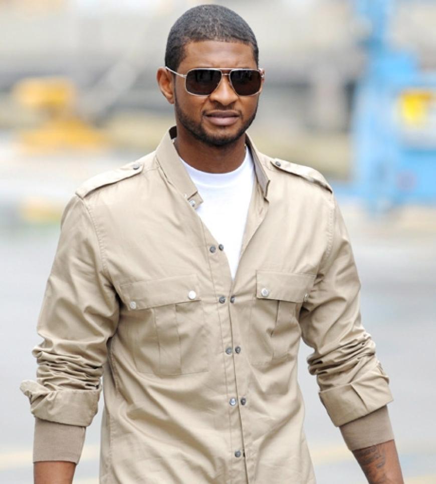 R&B-Frauenschwarm Usher trägt eine coole Sonnenbrille im Piloten-Style