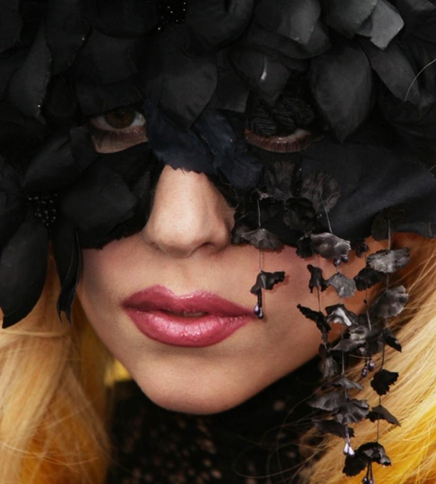 Lady GaGa mit Sichtschutz