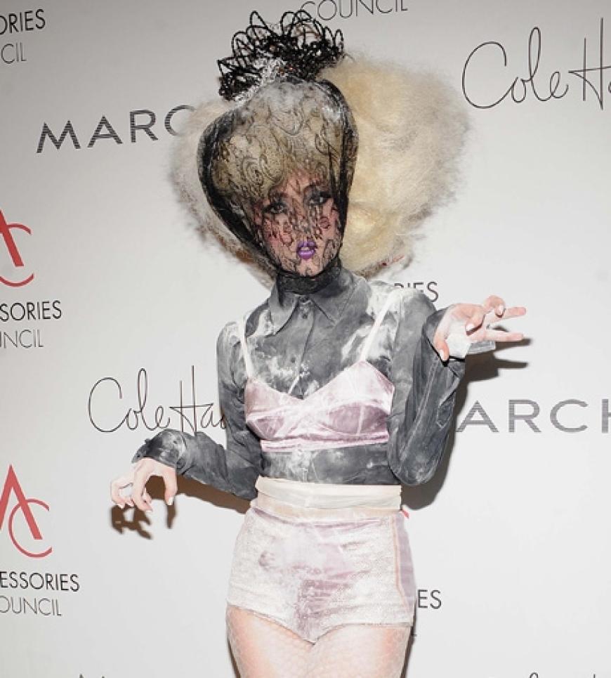 Und auch Lady GaGa kann super für die Fotografen posieren