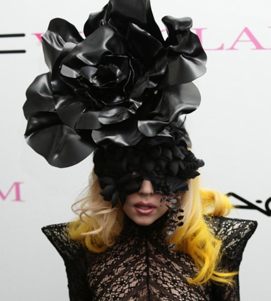 Die Frau mit der Maske. Lady GaGa verhüllt gerne ihr Gesicht