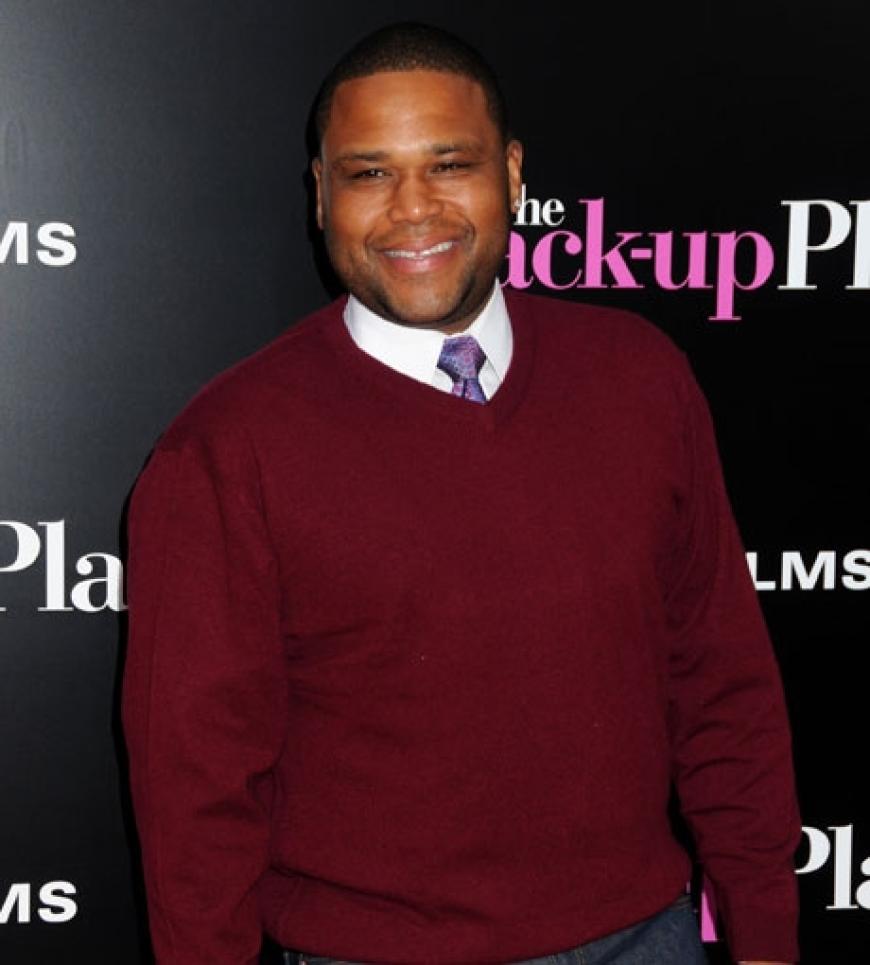 Ganz leger nur mit Krawatte und Pullover kam Darsteller Anthony Anderson zur Premiere nach Hollywood