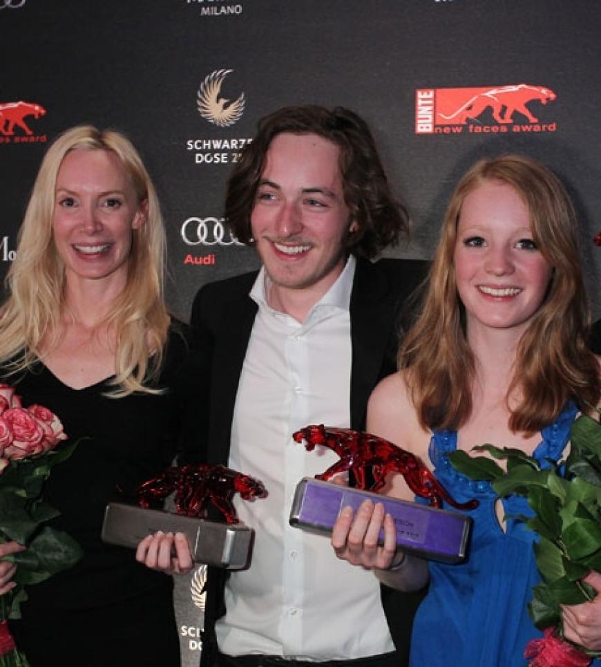 Gewinner-Trio des Abends: Feo Aladag (Bester Debütfilm), Cecil von Renner (Bester Nachwuchsschauspieler) und Leonie Bensch (Beste Nachwuchsschauspielerin)