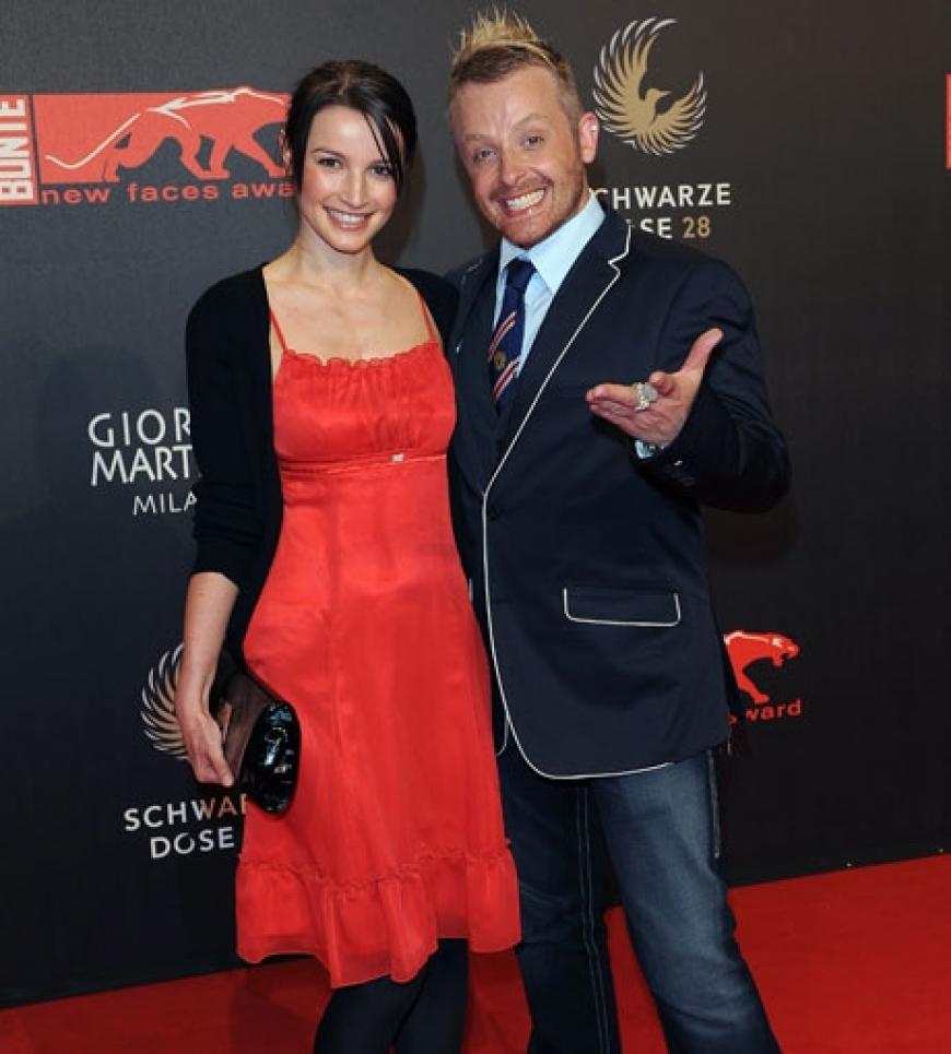 Gute Freunde: Wanda Badwal und Ross Antony zeigten sich bestens gelaunt den wartenden Fotografen
