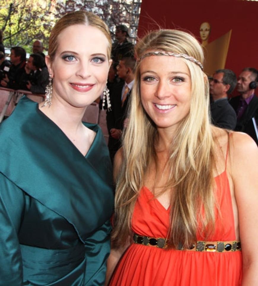 Zwei coole Ladys unterwegs in Berlin: Schauspielerin Diana Ampft und Nina Eichinger