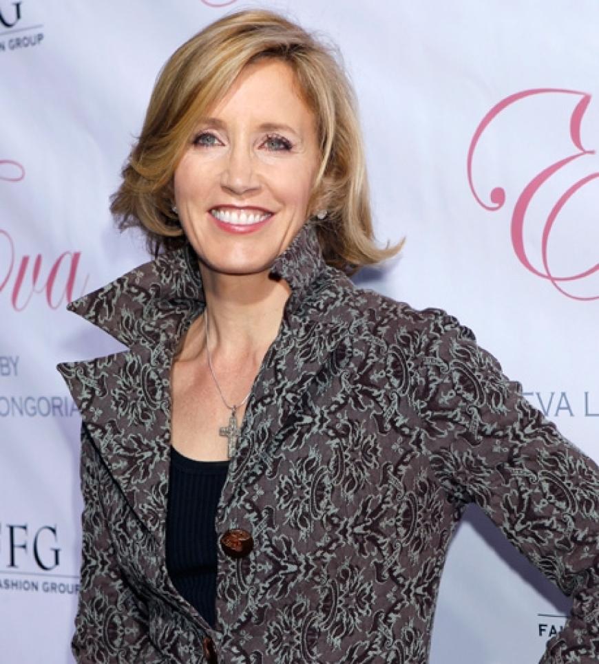 Serien-Kollegin Felicity Huffman war sehr stolz auf Eva Longoria Parker. Vorab bekam Felicity von ihrer Freundin auch gleich ein Flacon geschenkt