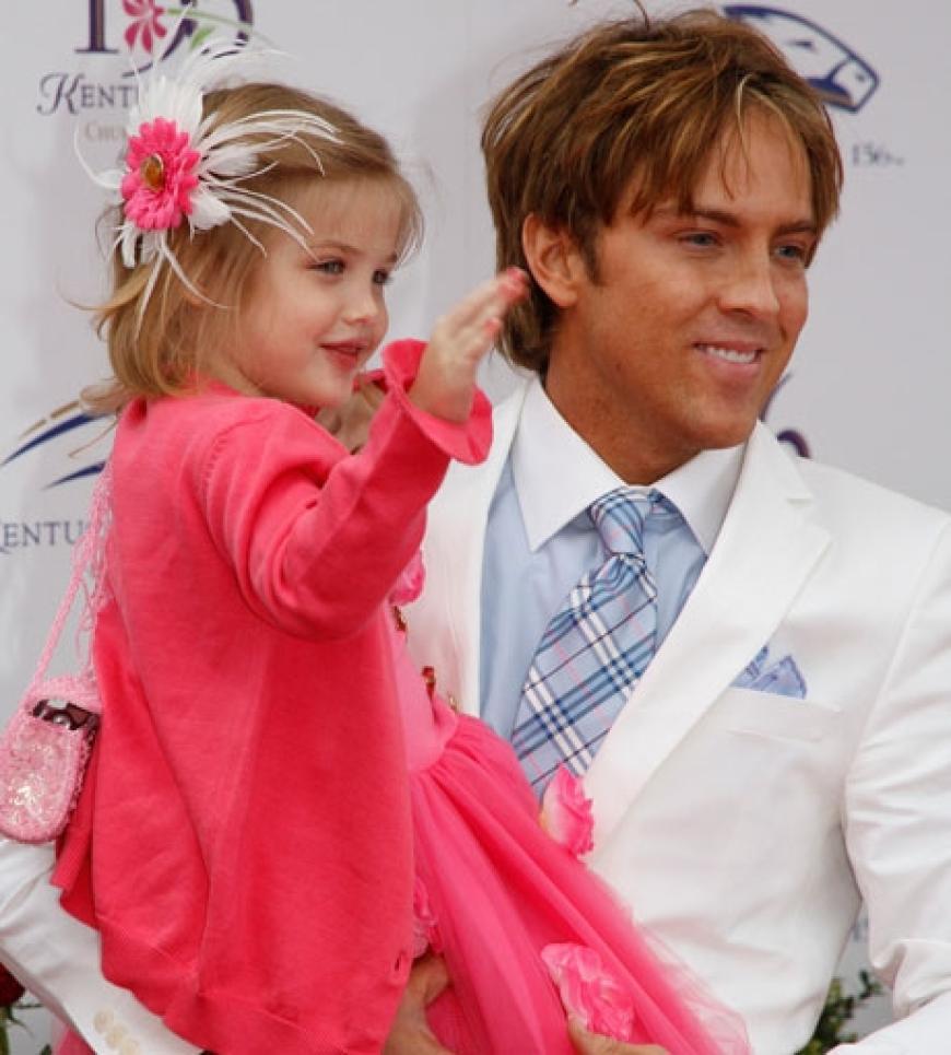 Anna Nicole Smith wäre sooo stolz auf ihre Tochter. Die kleine Dannielynne ist nicht nur zuckersüß, sondern auch sehr aufgeweckt. Vater Larry Birkhead mag den Trubel um den Spross
