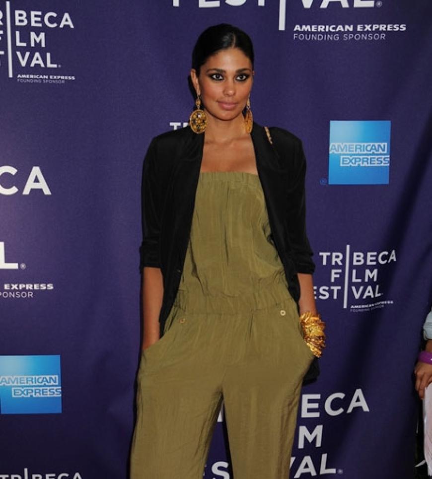 Designerin Rachel Roy bewies ein Gespür für Trends und kam in einem eleganten Overall
