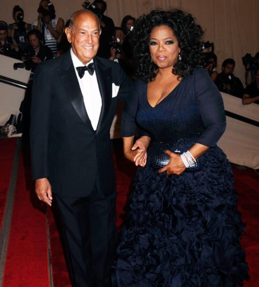 Oprah Winfrey in tiefblauer Robe