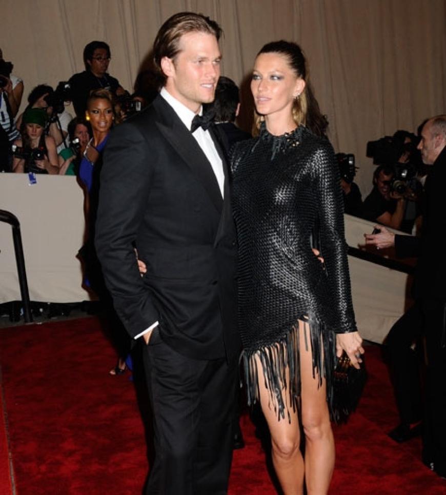 Ihrem Ehemann, Footballspieler Tom Brady, scheint das sexy Outfit seiner Frau gefallen zu haben