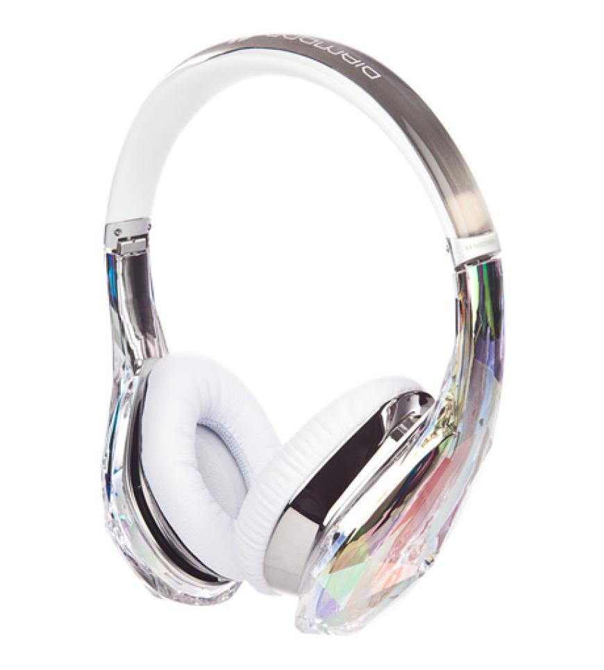 27. Juli 2012: Ein Satz heiße Ohren gefällig? Mit den ultra-coolen Headphones von Monster in schimmernder Juwelen-Optik kein Problem! Gesehen bei Fashionation (Peek & Cloppenburg Berlin, Stuttgart und Wien), ca. 290 Euro
