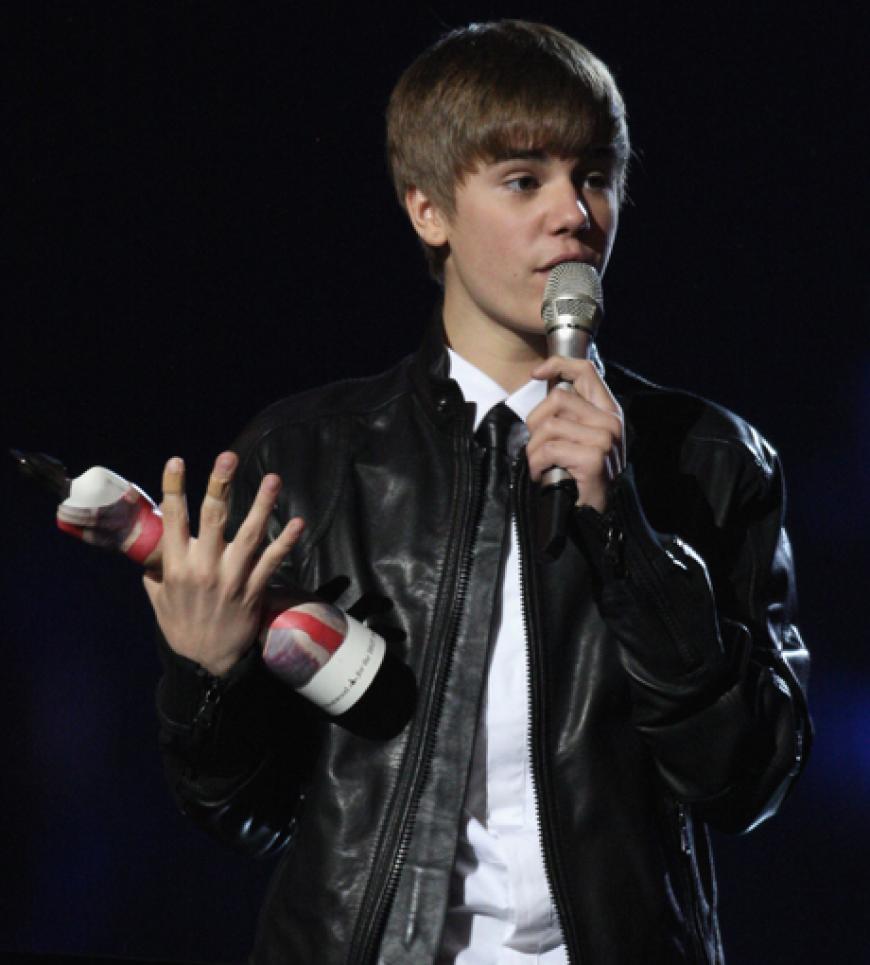 Ging bei den Grammys leider leer aus - darf aber einen BRIT Award mit nach Hause nehmen: Justin Bieber wurde zum