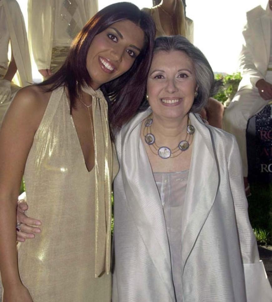 Laura Biagiotti mit Tochter Lavinia haben nicht nur privat ein sehr enges Verhältnis. Schon jetzt ist Lavinia im familiären Mode-Unternehmerin aktiv und soll das Imperium auch übernehmen