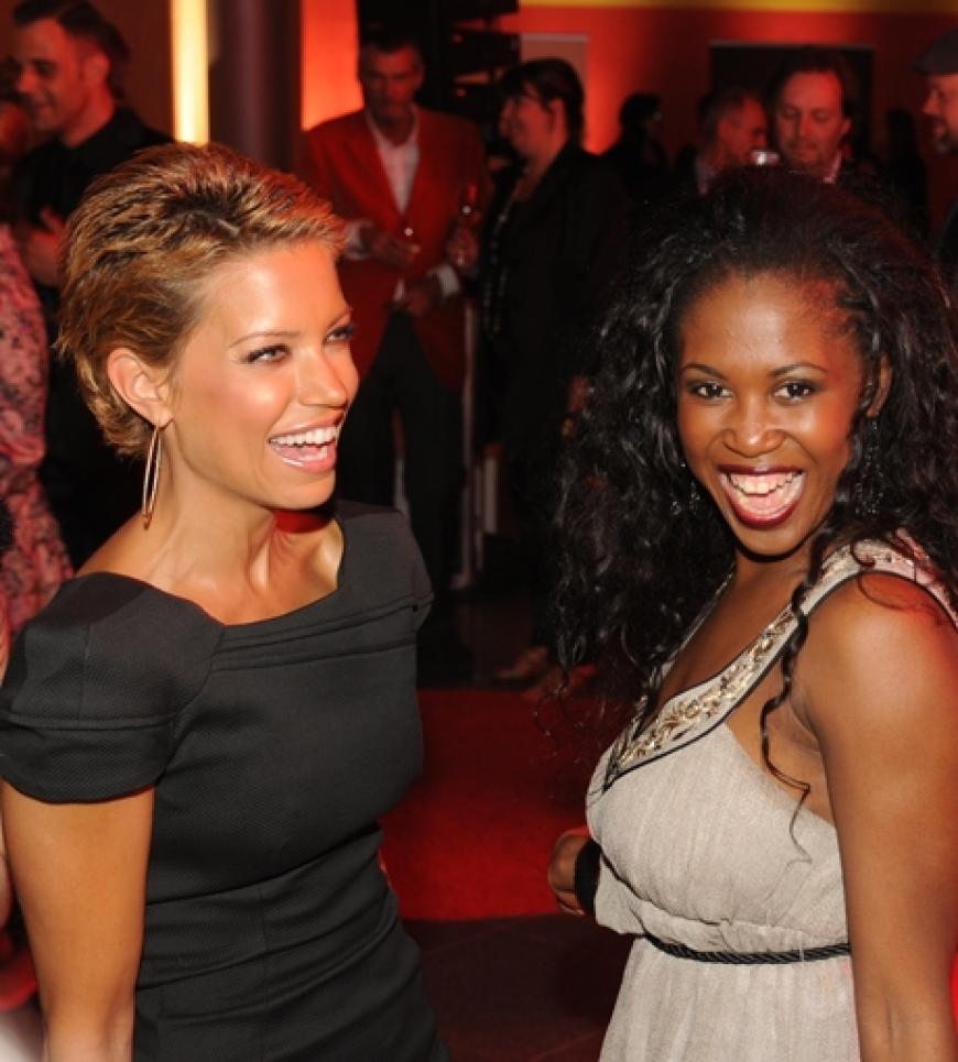 Sylvie van der Vaart feiert mit Motsi Mabuse