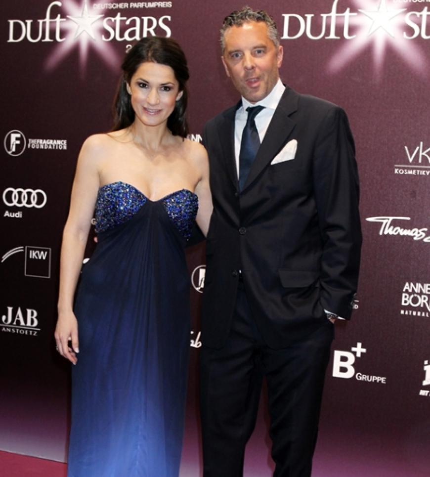 Adel verpflichtet: Auch Mariella Gräfin und Ehemann Patrick Graf von Faber Castell ließen sich in eleganter Robe bei der Vergabe des 13. Deutschen Parfümpreises sehen. Mariella trägt übrigens ein Kleid von Barbara Schwarzer