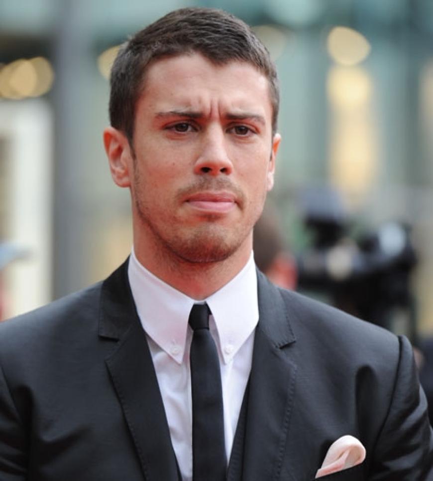 Schauspieler Toby Kebbell spielt in
