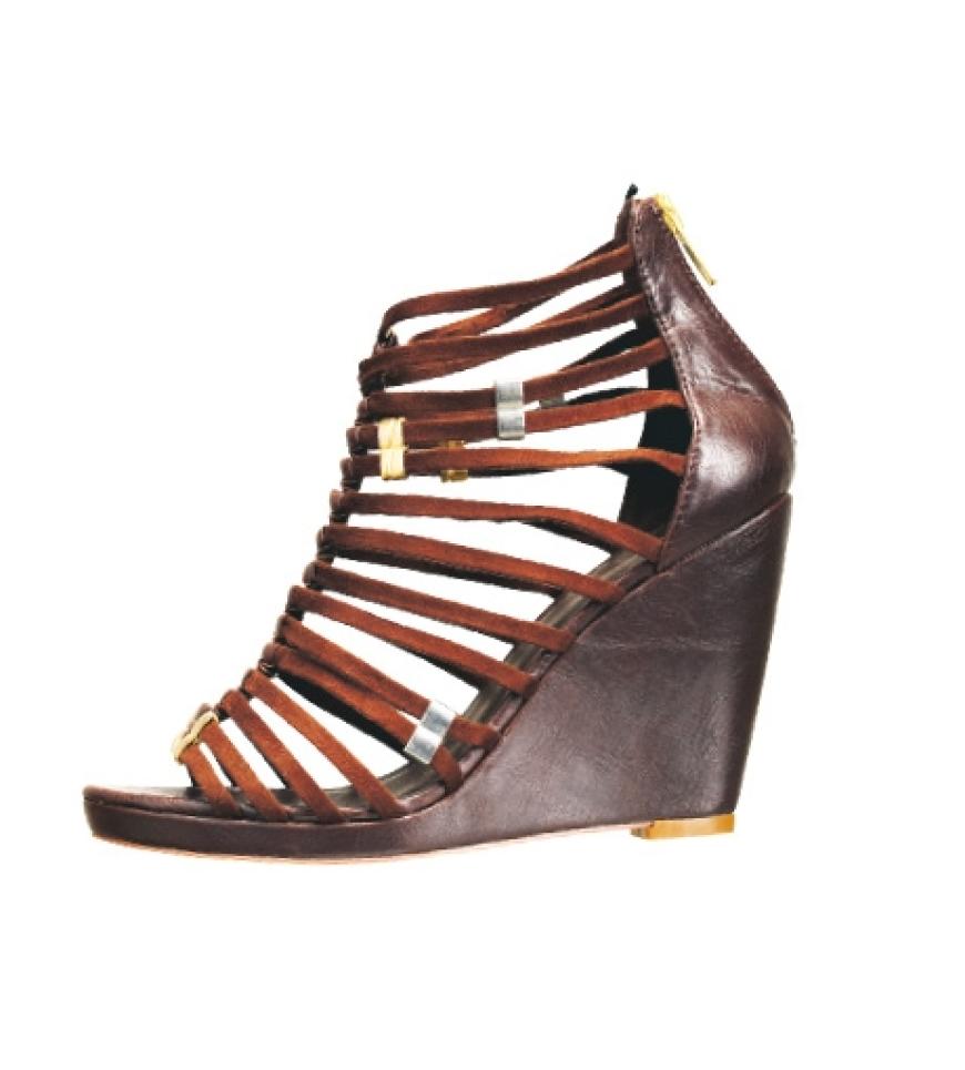 Dieser Schuh will mit Ihnen hoch hinaus. Von H&M, ca. 40 Euro