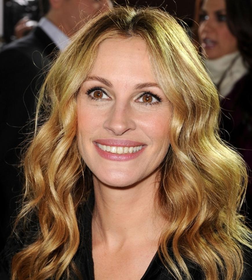 Julia Roberts fasziniert uns jetzt schon seit mehr als 20 Jahren. Ihr herzliches Lachen ist weltberühmt - Auch wenn ihr Mund im proportionalen Verhältnis zum Rest ihres Gesichtes zu groß ist.