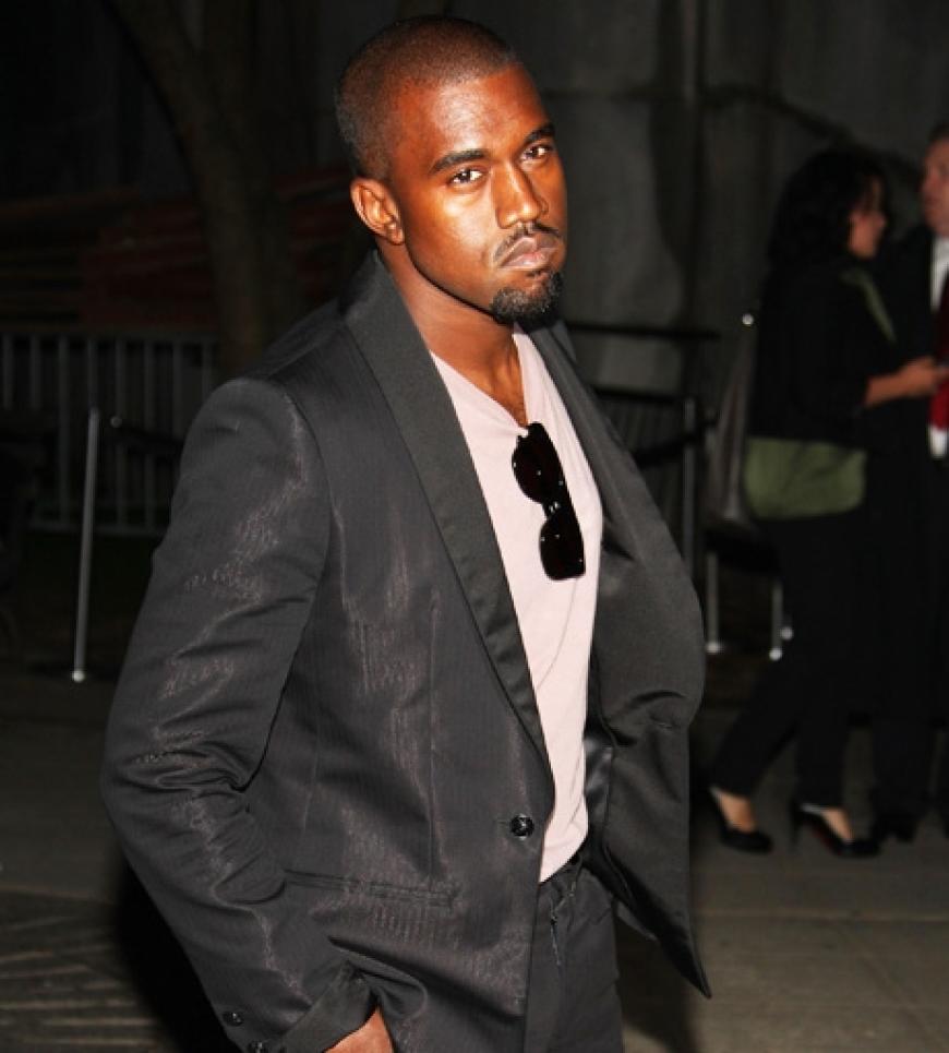 Und auch US-Rapper und Musikproduzent Kanye West hat neben einem starken Kinn einen Überbiss.