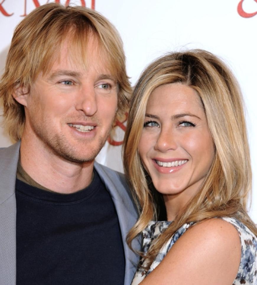 Jennifer Aniston und Owen Wilson stehen beide zu ihren Makeln: Owen hat eine schiefe Nase, Jennifer hingegen ist für ihr markantes Kinn bekannt.