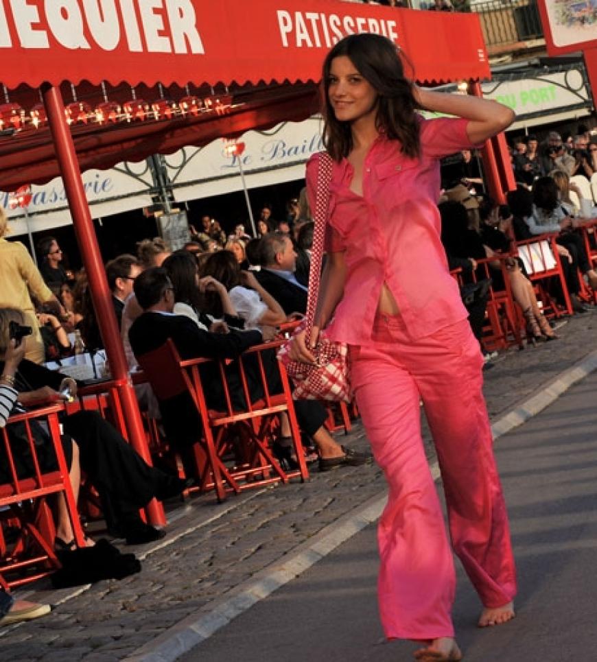 Retro-Look: Die Chanel Cruise Collection erinnert stark an die Mode der 70er Jahren