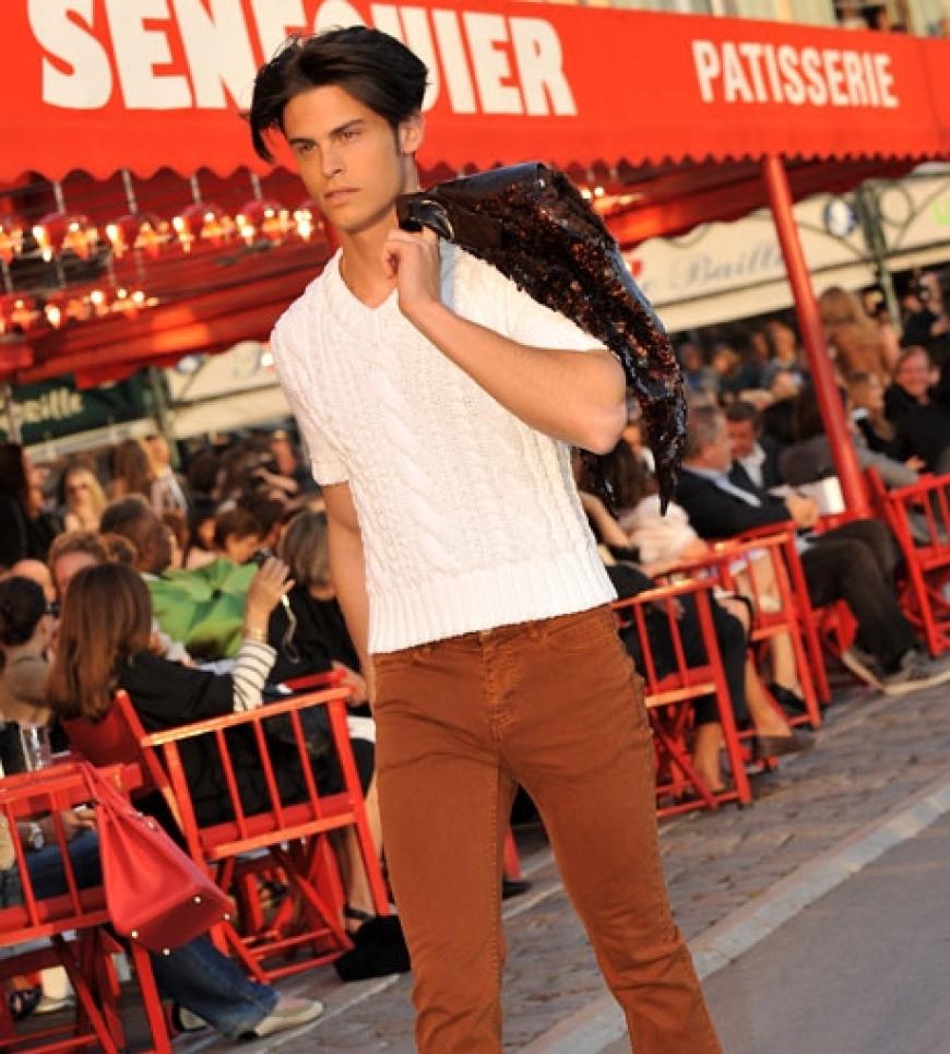 Baptiste Giabiconi darf beim Gang über den