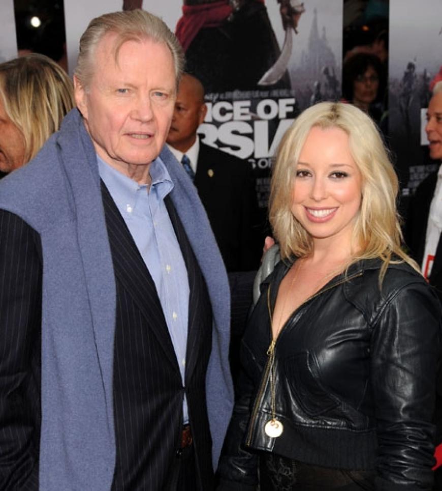 Jon Voight mit Schauspielerin Skyler Shaye
