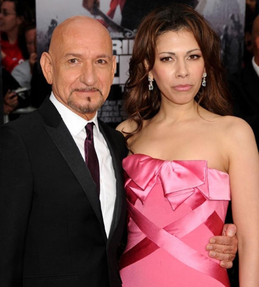 Hübsch verpackt: Sir Ben Kingsley hält seine 29 Jahre jüngere Frau Daniela Lavender fest im Arm