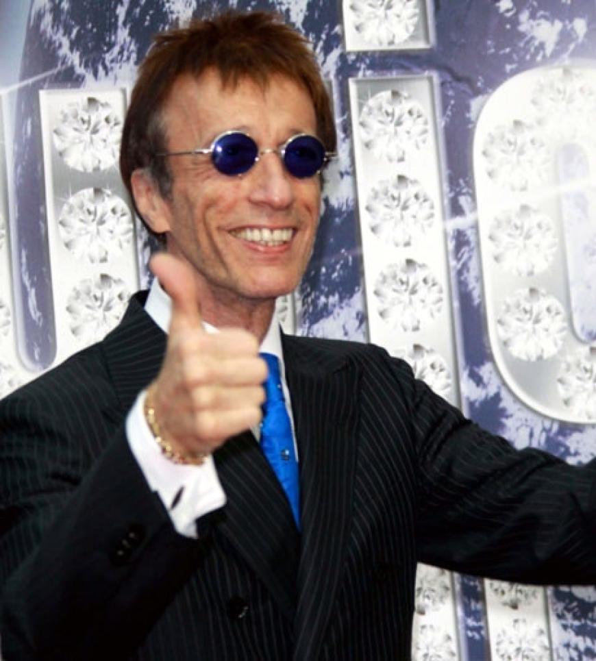 Daumen hoch: Robin Gibb scherzt mit den Fotografen