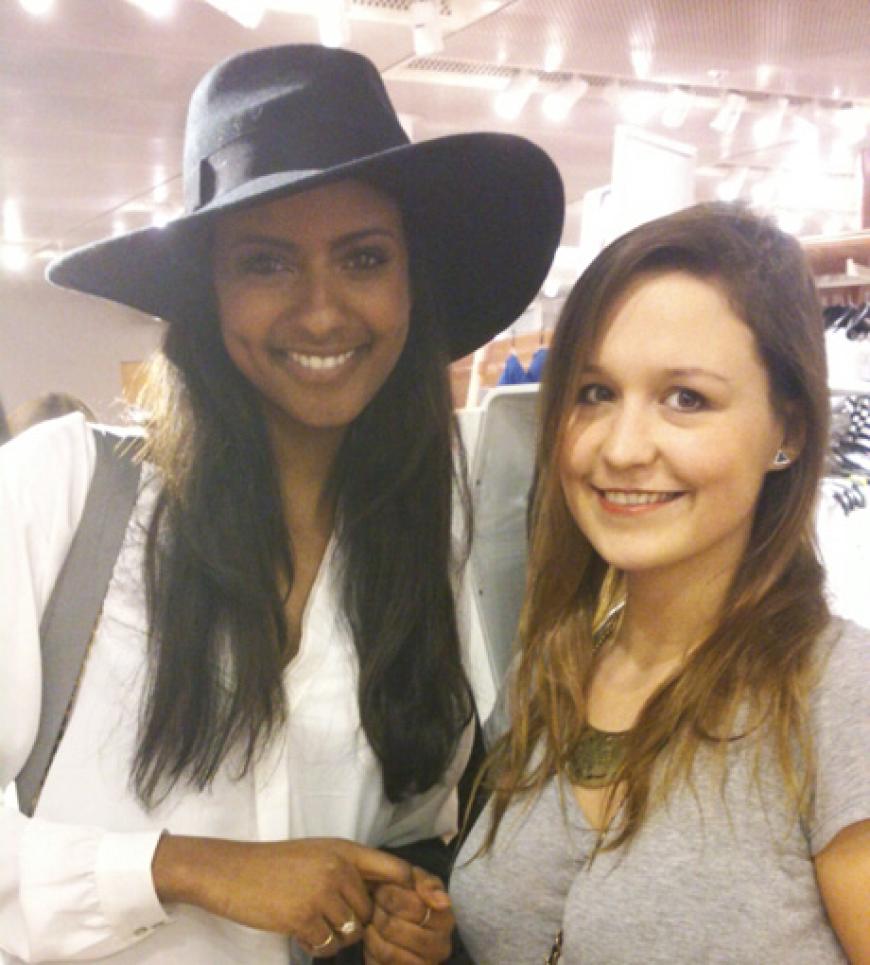 OK!-Praktikantin Julia traf die bezaubernde Sara Nuru bei der H&M & Grazia Shopping Night´ in Hamburg