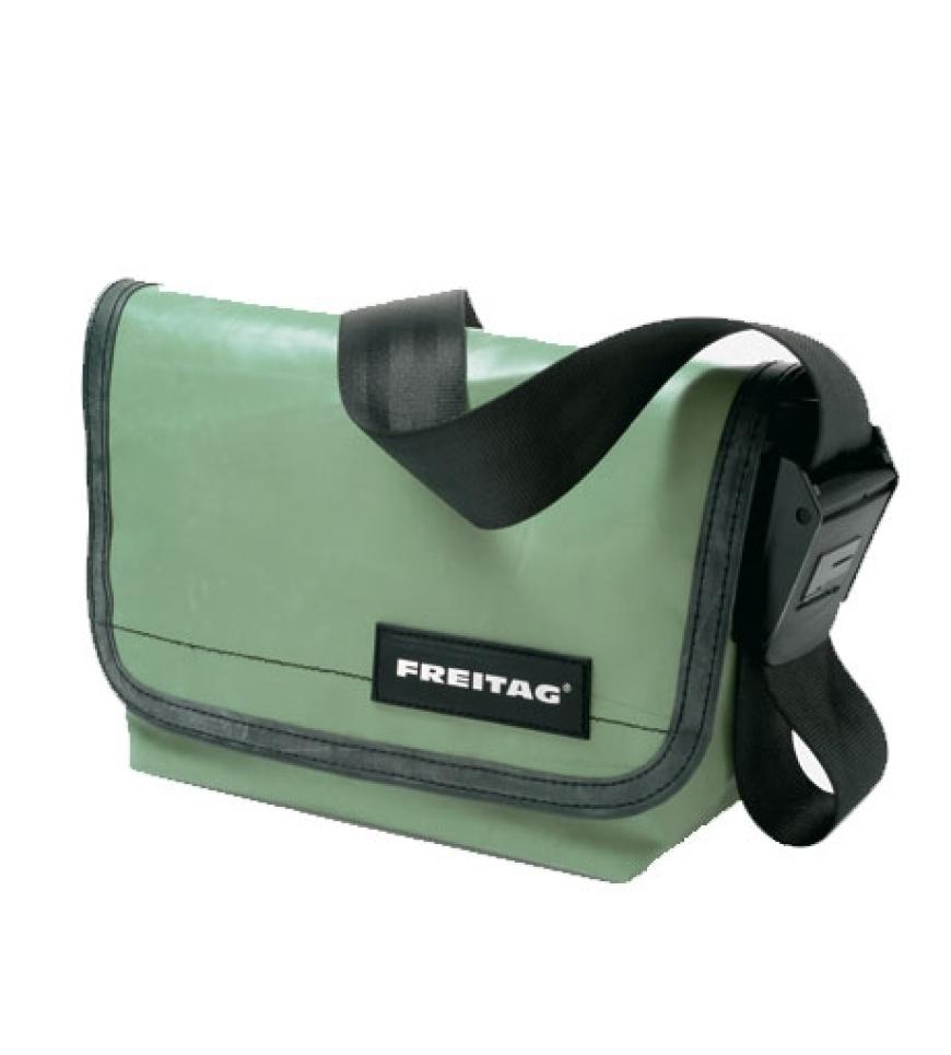 Schultertasche von Freitag,
ca. 90 Euro
