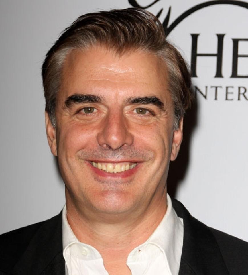 Chris Noth spielt Mr. Big. Jener Mann, der Carrie immer wieder das Herz zerbricht. Im ersten Teil des Film kommt es zum Happy-End. Mr. Big holt Carrie aus Paris ab. Im zweiten Teil gibt es wieder eine Krise. Ob sie trotzdem zusammenbleiben?