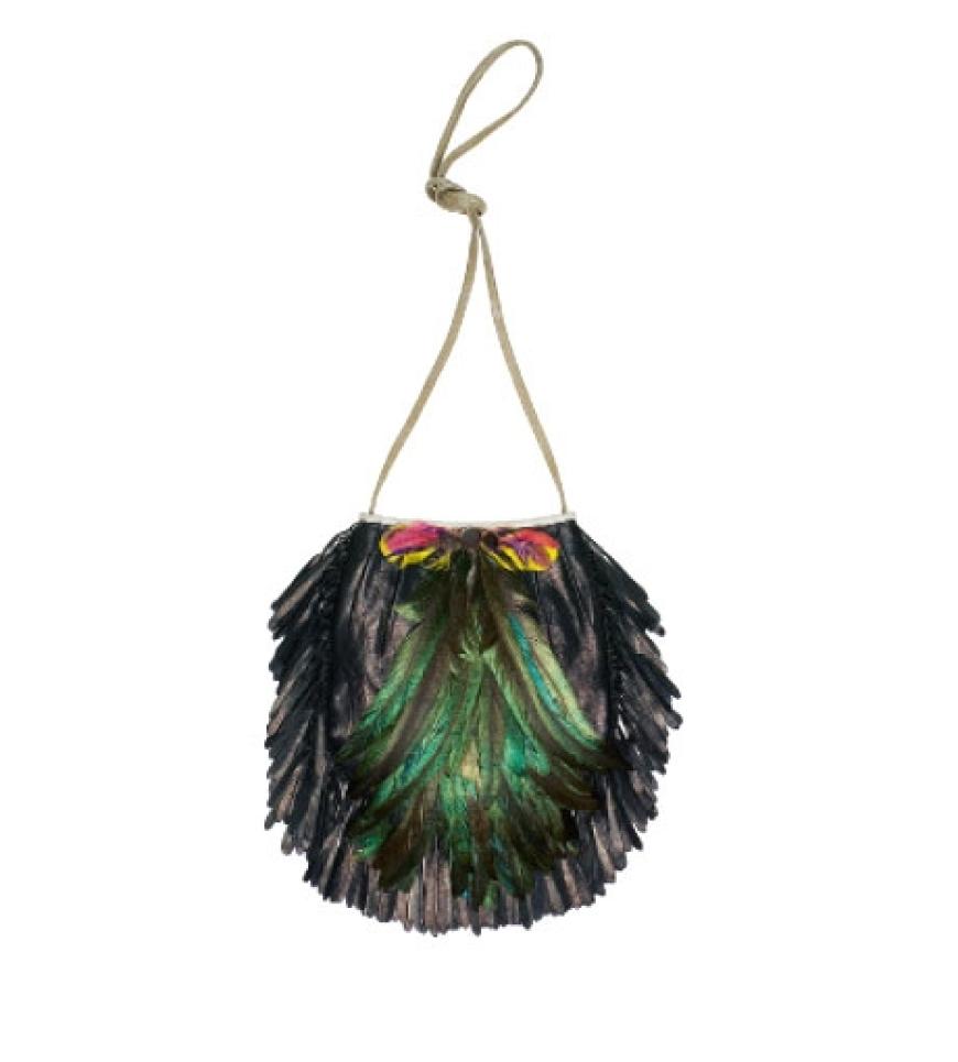 Und hier noch ein paar Accessoires für alle SATC-Fans: Carrie würde sich direkt in diese Federtasche von Hoss Intropia verlieben, ca. 250 Euro