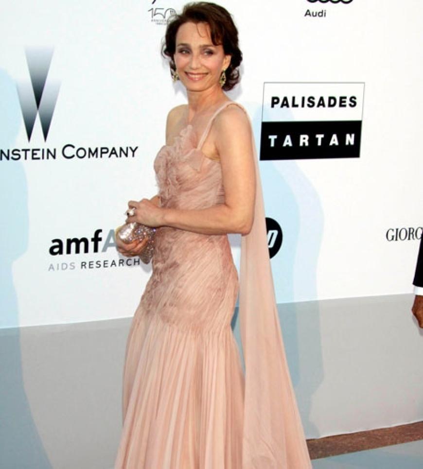 Für eine nudefarbene Robe entschied sich Schauspielerin Kristin Scott Thomas