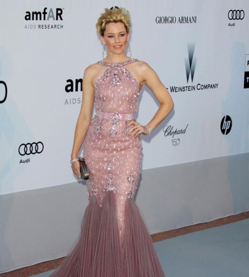 Elizabeth Banks in einer atemberaubenden Robe