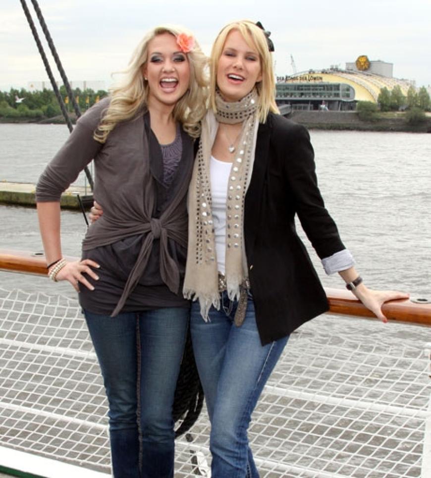 GNTM-Teilnehmerin Sarah Knappik und Monica Ivancan freuen sich über den tollen Event