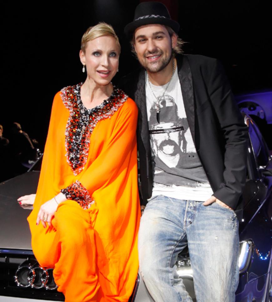 Opernsängerin Nadja Michael und David Garrett posieren vor dem neuen Audi