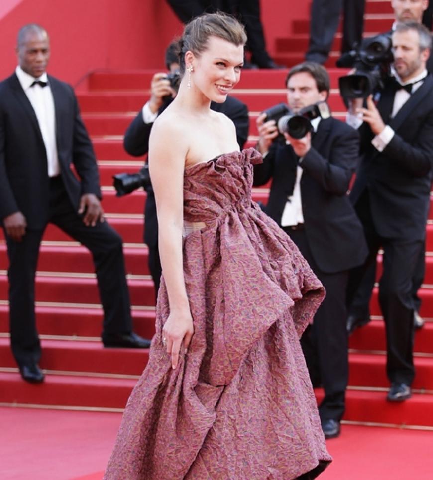 Milla Jovovich hat es auch nach Südfrankfreich verschlagen. Das Topmodel ist übrigens auch das neue Gesicht der Mercedes-Benz Fashion Week in Berlin