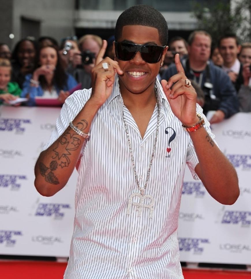 Cool drauf: Chipmunk erfüllt alle Rapper-Klischees: Dunkle Sonnenbrille, reichliche Tattoos und viel Bling-Bling