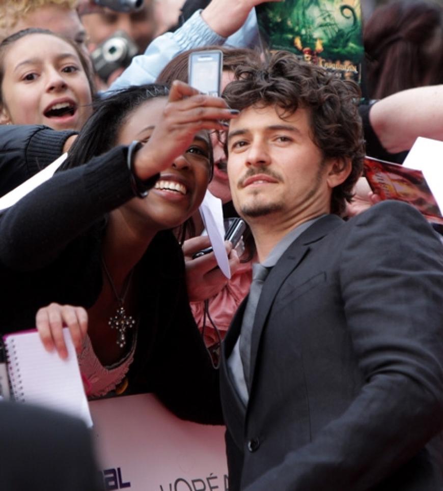 Dafür hatte er umso mehr Zeit für seine Fans: Der Hollywood-Beau erfüllte fleißig Autogramm- und Fotowünsche