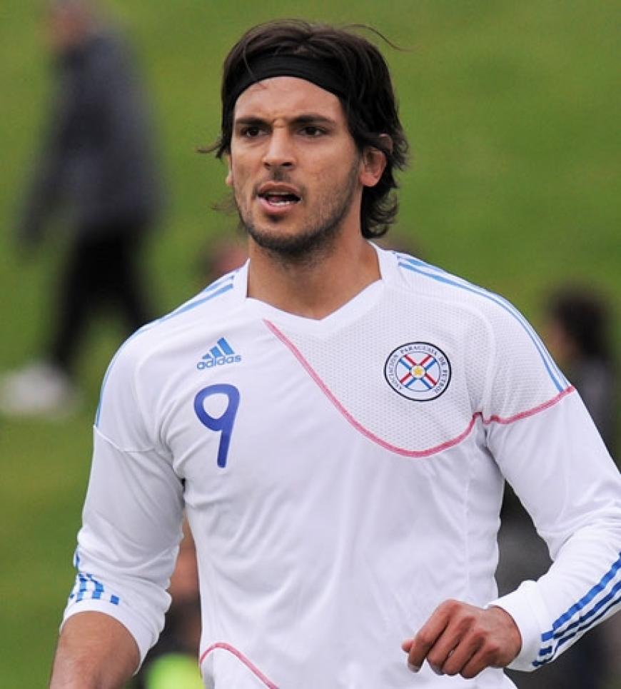 Seit dem 11. Juni schaut die Welt auf die Fußball-WM
in Südafrika. Worauf wir uns besonders freuen? Auf diese sexy Nationalspieler. Roque Santa Cruz geht für Paraguay in die Start-Elf:
