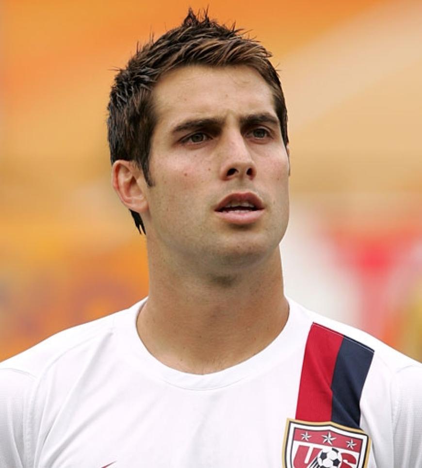 Carlos Bocanegra spielt für die USA: Videospiele, RnB oder HipHop hören,