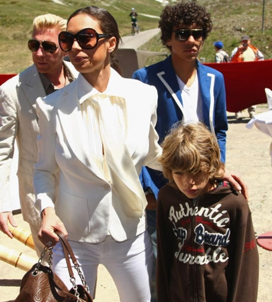 Die Flitterwochen verbringen Boris und Lilly mit Noah und Elias in Monte Carlo - danach gehts nach London. Sie haben in Wimbledon gerade ein Haus gekauft