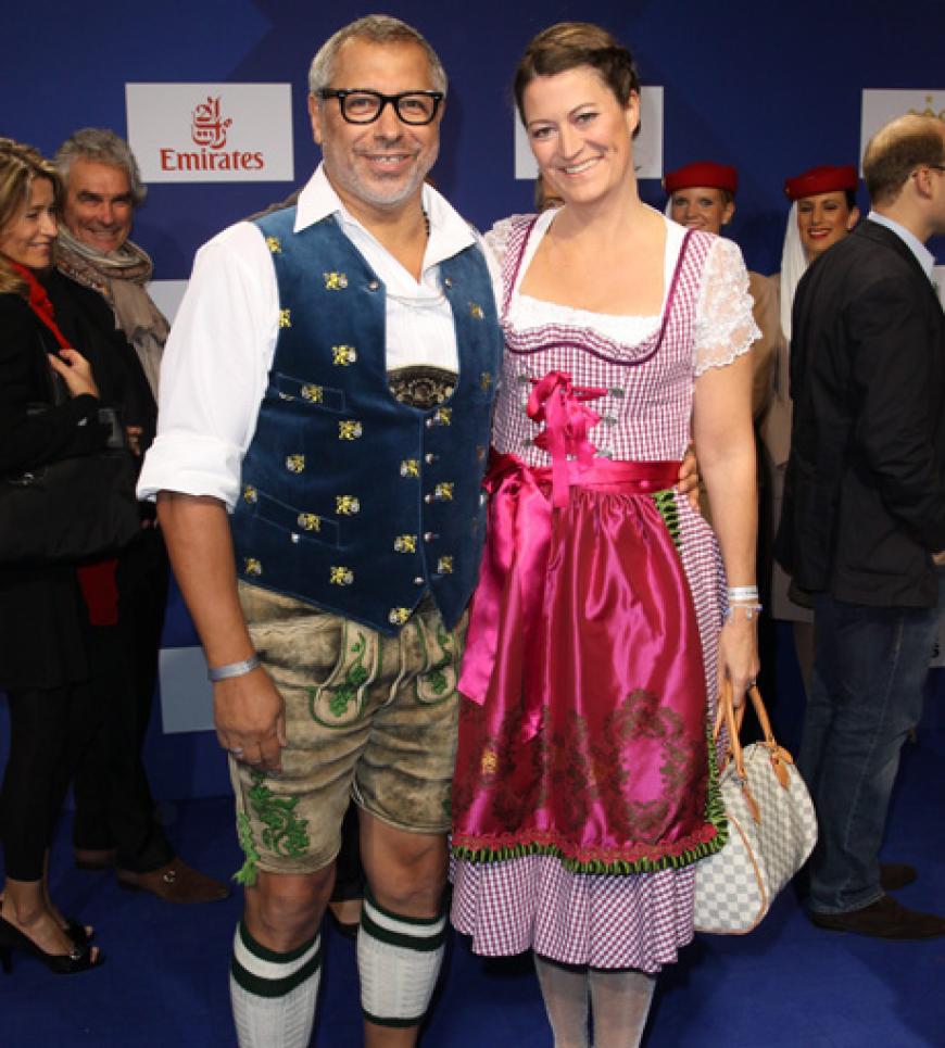 Von der Wiesn in München in den Norden in die O2 World Arena: Ex-Kicker Jimmy Hartwig mit Frau Stefanie