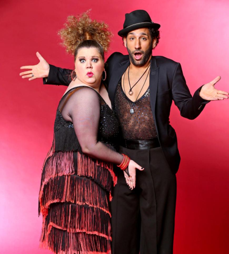 Hoppla, da ist Manuela Wisbeck die Hand ausgerutscht! Ihren "Let's Dance"-Tanzpartner Massimo Sinato scheint es nicht zu stören Hoppla, da ist Manuela Wisbeck die Hand ausgerutscht! Ihren "Let's Dance"-Tanzpartner Massimo Sinato scheint es nicht zu stören